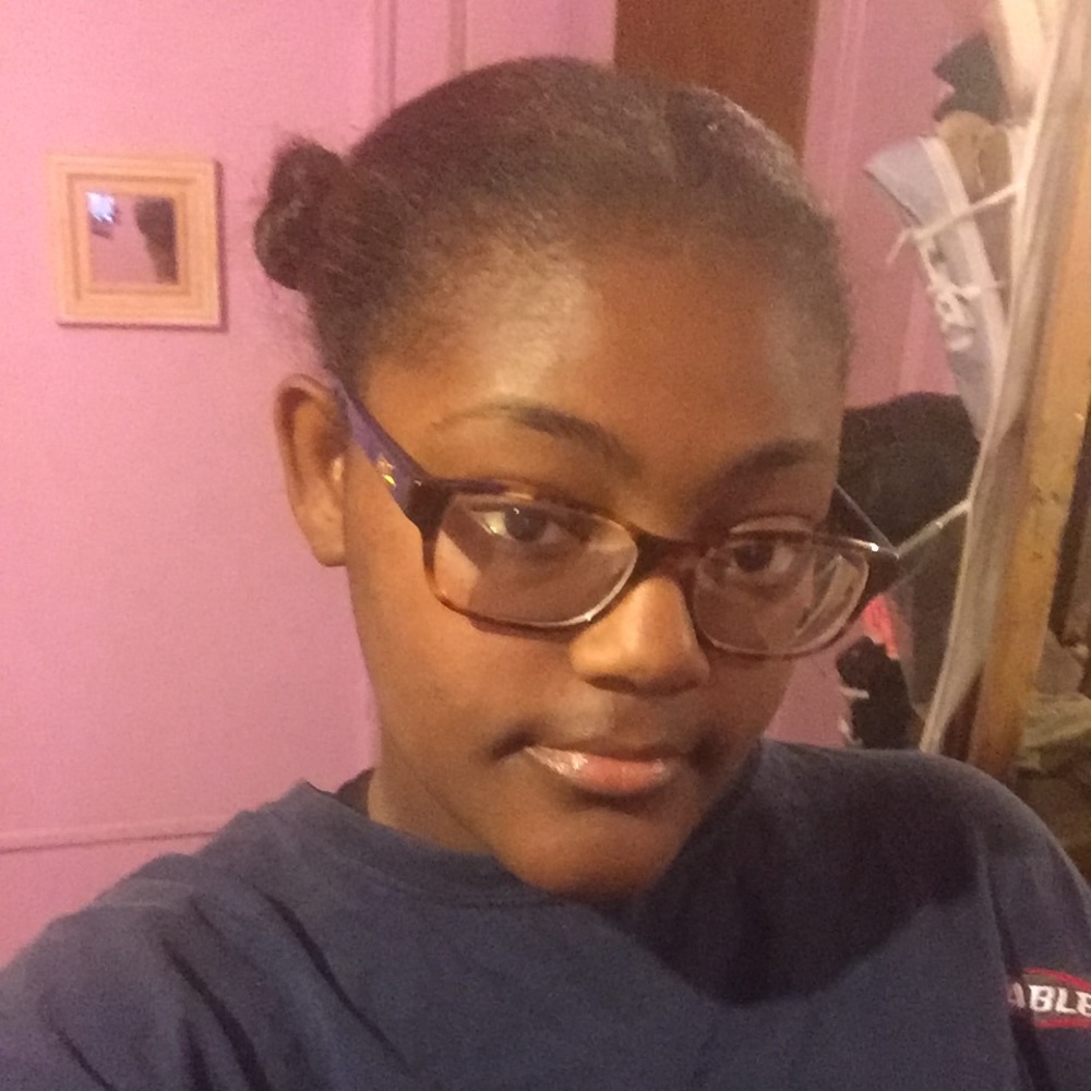 Meet your Posher, Nia